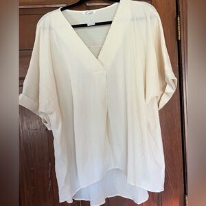 Brand New Large Cream Women's Short Sleeve Top - longer in the back.